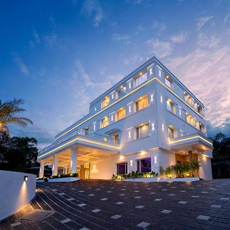 Hotel Grand Avenue Pambadi Kültér fotó