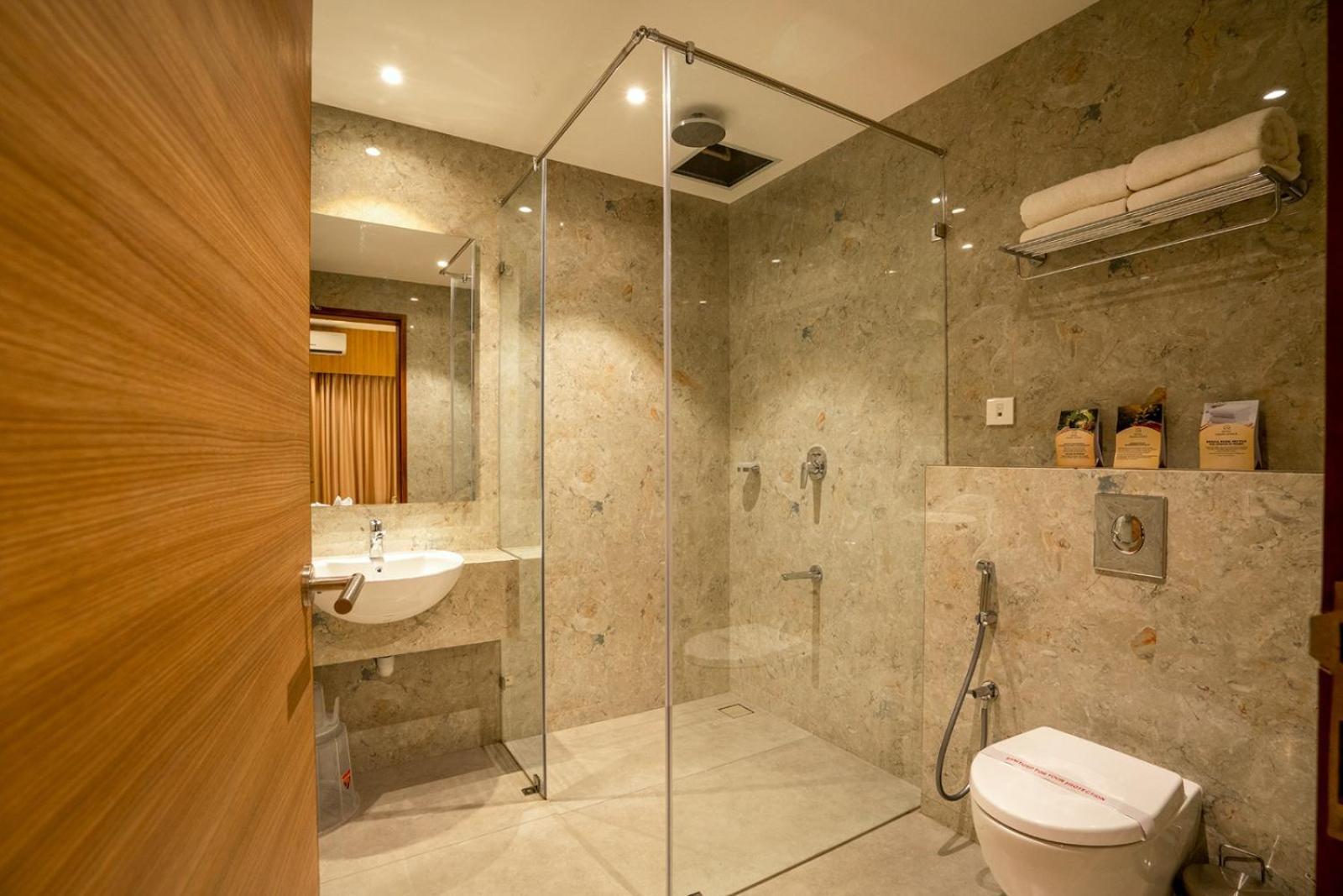 Hotel Grand Avenue Pambadi Kültér fotó